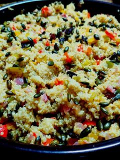 Una foto de Ensalada templada de quinoa, pimiento y jamón