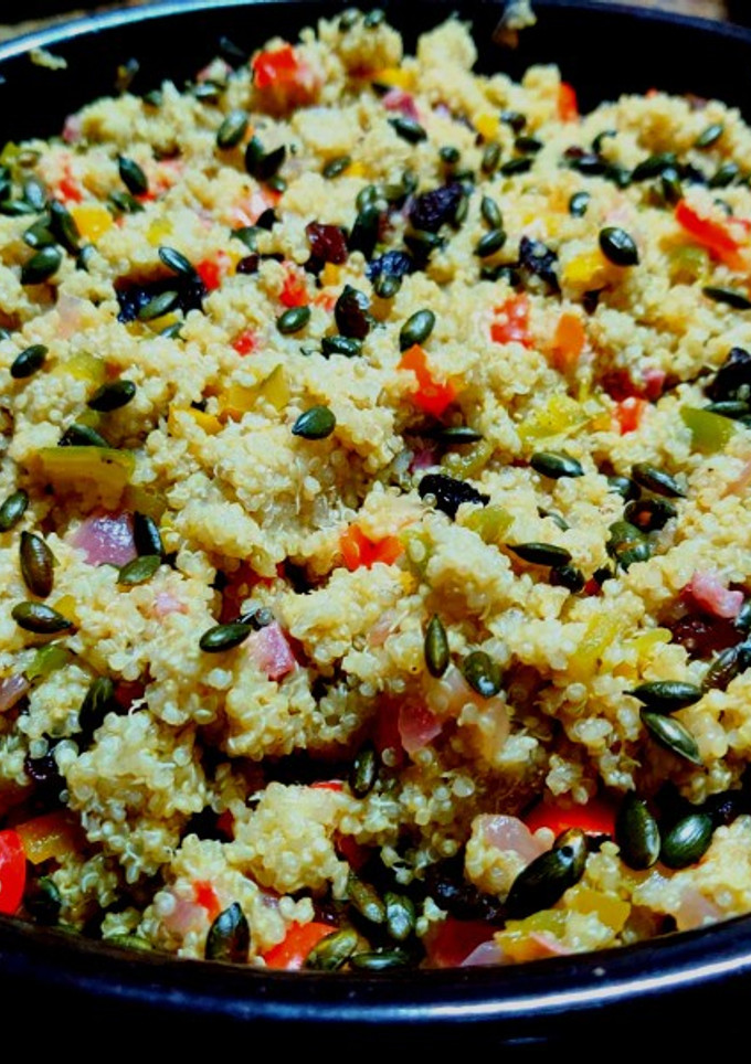 Una foto de Ensalada templada de quinoa, pimiento y jamón