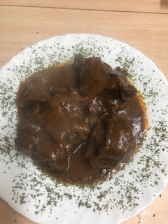 Una foto de 104. Rabo de ternera guisado al vino tinto (principal carne)