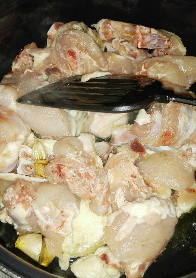Una foto de Pollo al ajillo