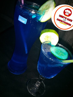 A picture of Blue Hawaii.