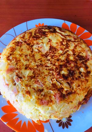 Una foto de Tortilla de papas con bacon 🥓🥔🥚