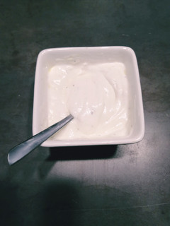 Una foto de Keto - Salsa de ajo y Yogurt griego