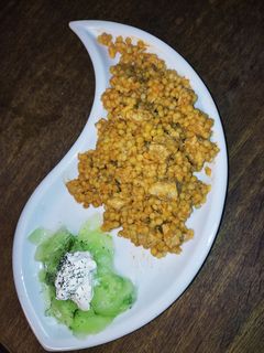 Tarhonyás hús, uborkasaláta recept fotója