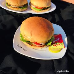 A picture of Shredded chicken burger.