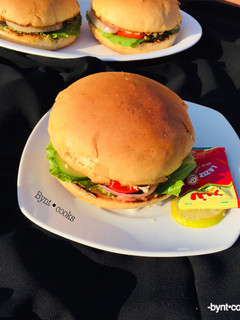A picture of Shredded chicken burger.