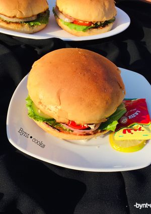 A picture of Shredded chicken burger.