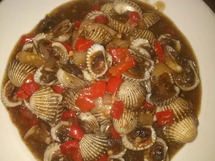 Langkah Mudah untuk Membuat Resep Kerang Darah Saos Lada Hitam yang Uenak Anti Ribet, Lezat Sekali