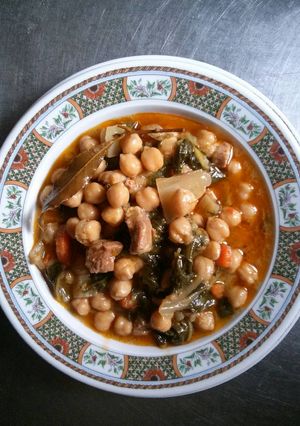 Una foto de Potaje de garbanzos con acelgas