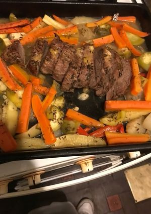 Una foto de Colista de cuadril a la mostaza con verduras