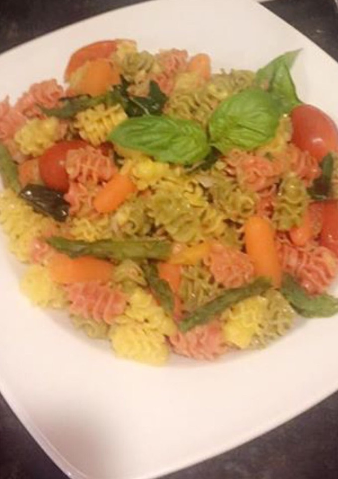 Una foto de Pasta de Quinoa salteada de espárragos