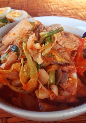 รูปของ แกงส้มขนุนดอกแคซี่โครงหมู