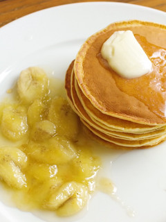 A picture of 🍌Pancakes with banana🍌.