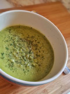Petrezselymes zöldborsó krémleves a legegyszerűbben recept fotója