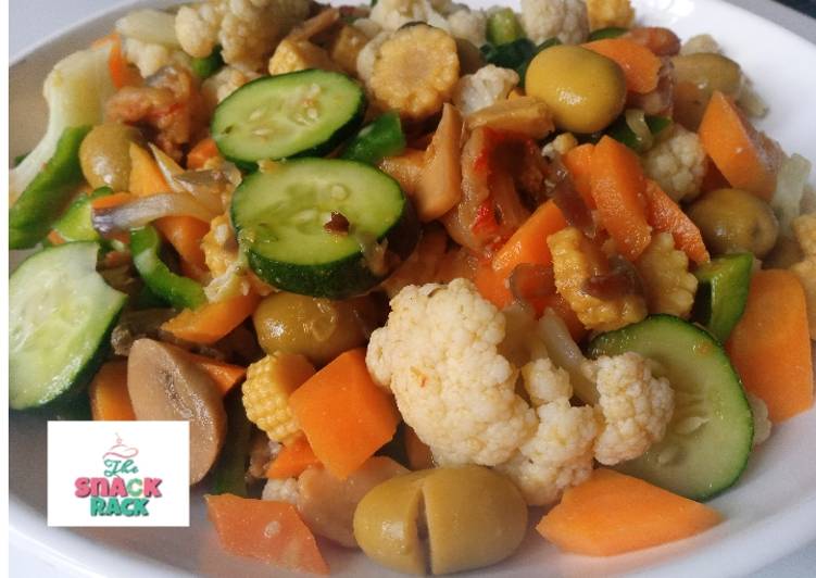 Mixed vegetables stir fry salad