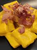 Mezze maniche con zucca, philadelphia e speck croccante