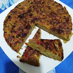 A picture of Tortilla de papa y zanahoria rallada al horno. #vegetal.