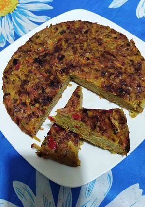 Una foto de Tortilla de papa y zanahoria rallada al horno. #vegetal