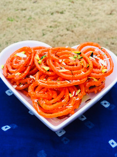 જલેબી (Jalebi Recipe In Gujarati) રેસીપી મુખ્ય ફોટો