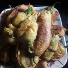 A picture of Basan mirchi ka bharwan pakora.