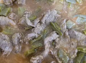 Una foto de Bistec de res con nopales en salsa combinada