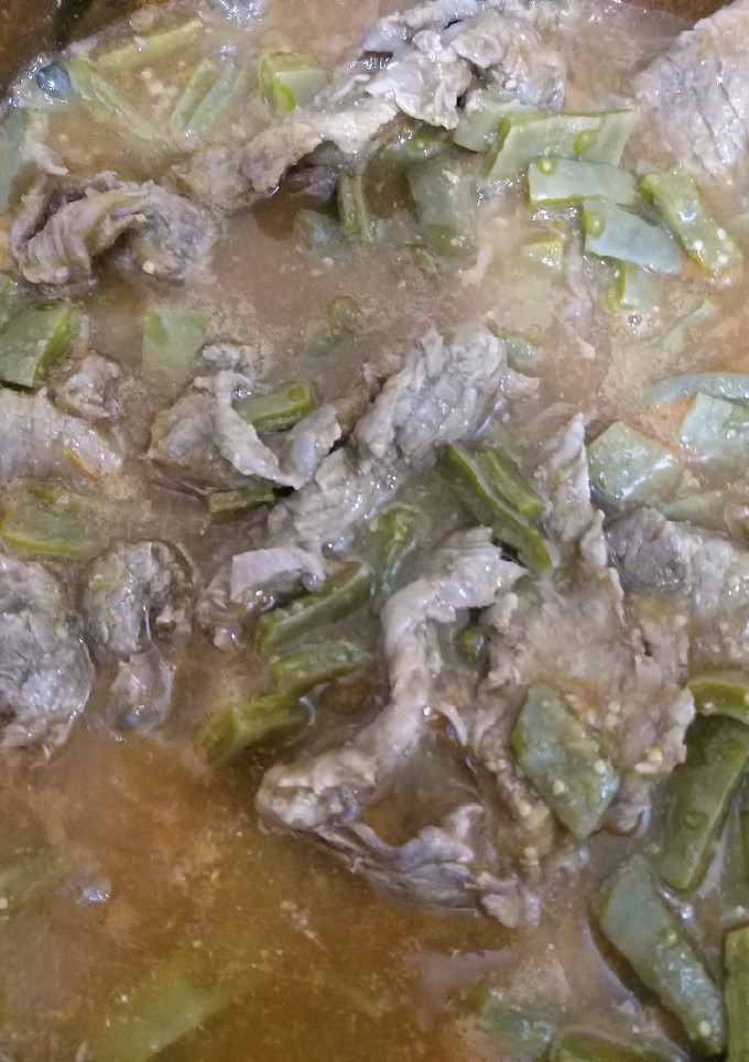 Una foto de Bistec de res con nopales en salsa combinada