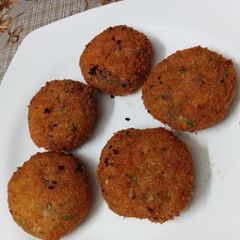 A picture of Potato cutlus.
