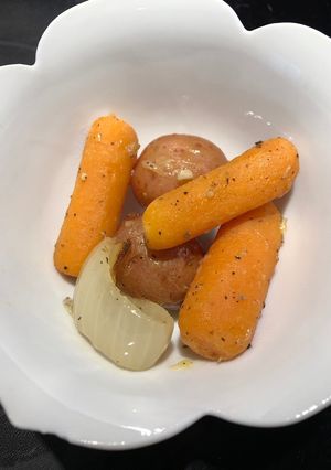 A picture of Roasted Potatoes 🥔 and Baby Carrots 🥕with Lemon 🍋.