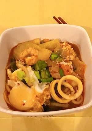 A picture of Jiamppong (Korean seafood & vegetable noodle soup).