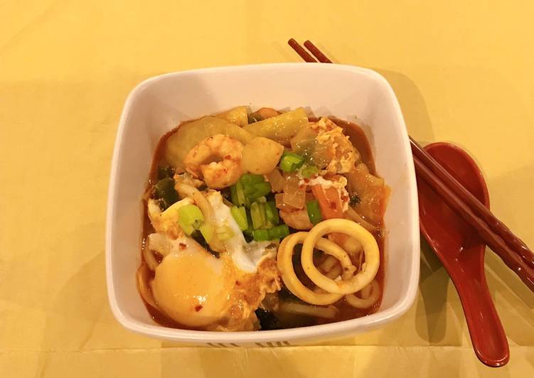 Recipe of Speedy Jiamppong (Korean seafood &amp; vegetable noodle soup)