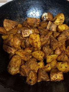 आलू कटहल की सब्जी (aloo kathal ki sabzi recipe in Hindi) रेसिपी मुख्य फोटो