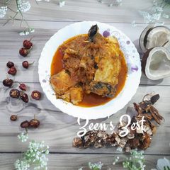 A picture of Nellore Chepala Pulusu/Fish in Tamarind Gravy.