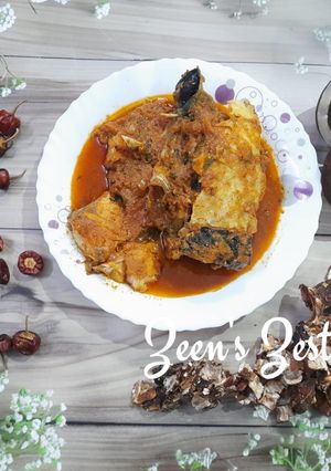 A picture of Nellore Chepala Pulusu/Fish in Tamarind Gravy.