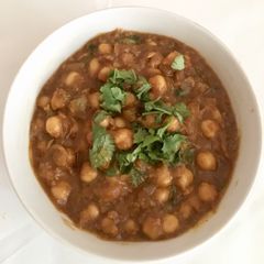 A picture of Spicy Chick peas gravy.