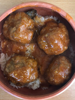 Una foto de Albóndigas con verduras