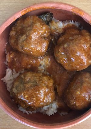 Una foto de Albóndigas con verduras