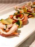 Insalata di calamari e verdure marinate su crostini di pane