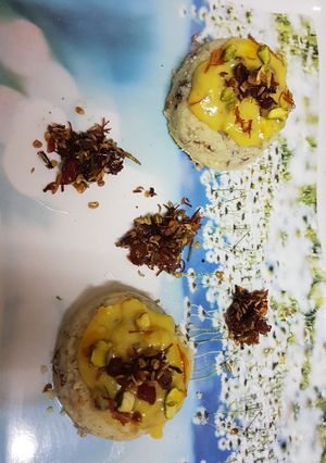 A picture of Paneer paan with sweet saffron sauce.
