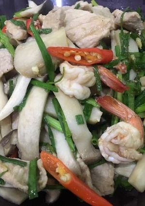 รูปของ หมูกุ้งผัดเห็ดออรินจิ