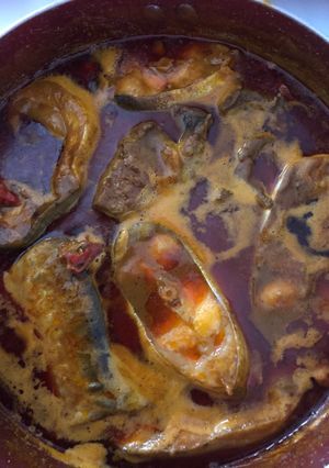 A picture of Banga soup and fresh fish.