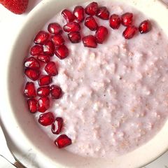 A picture of Pink Overnight Oats.
