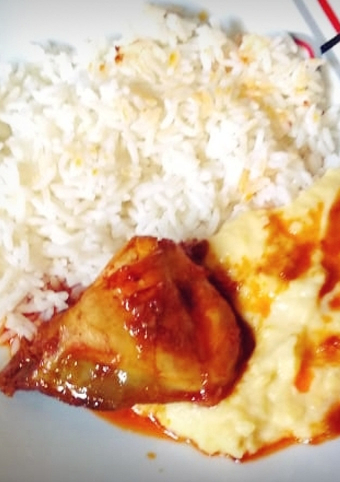 Una foto de Puré de papas y pollo a la olla