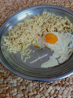عکسی از دستور نودل با نیمرو عسلی