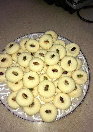 صورة لوصفة غريبة ولا أطيب مع فنجان القهوة 🥰☕️