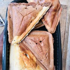 A picture of Title:chocolate and plain toast cake.