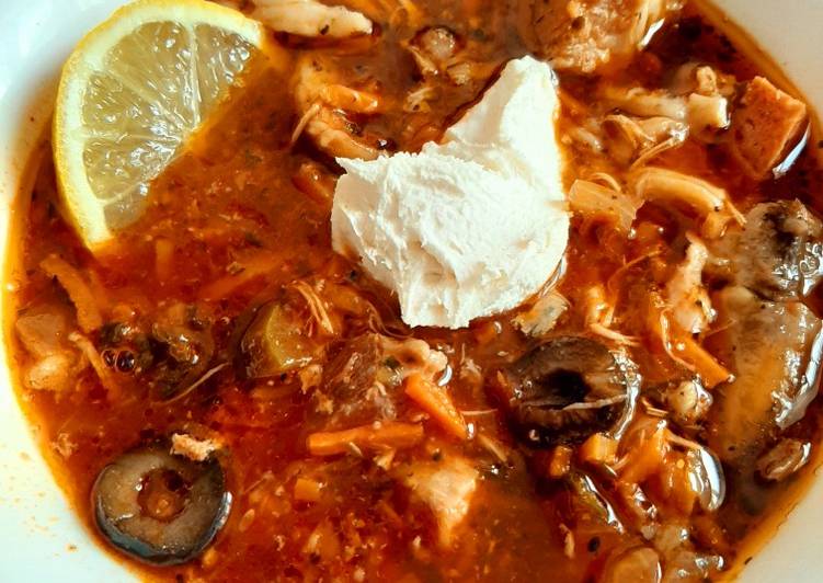 Солянка мясная с грибами в мультиварке Panasonic