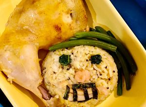 Hình của món Cơm gà bằng nồi cơm điện phiên bản kinh dị 🥸🤪.