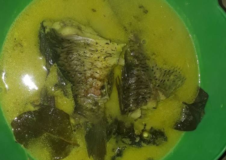 Resep Ikan mas bumbu kuning yang Lezat Sekali