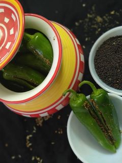 हरी मिर्च का अचार (Hari mirch ka achar recipe in Hindi) रेसिपी मुख्य फोटो