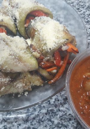 Una foto de Rollitos de berenjena